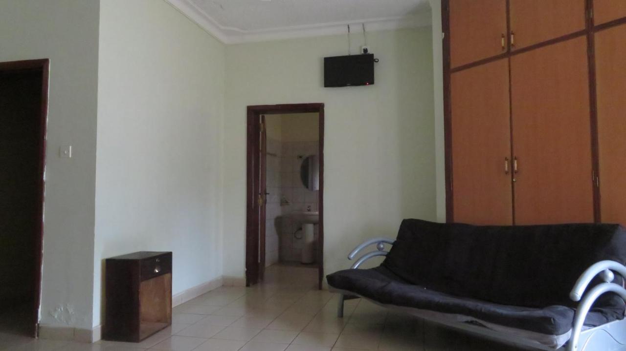Global Village Hotel Pakwach Екстер'єр фото