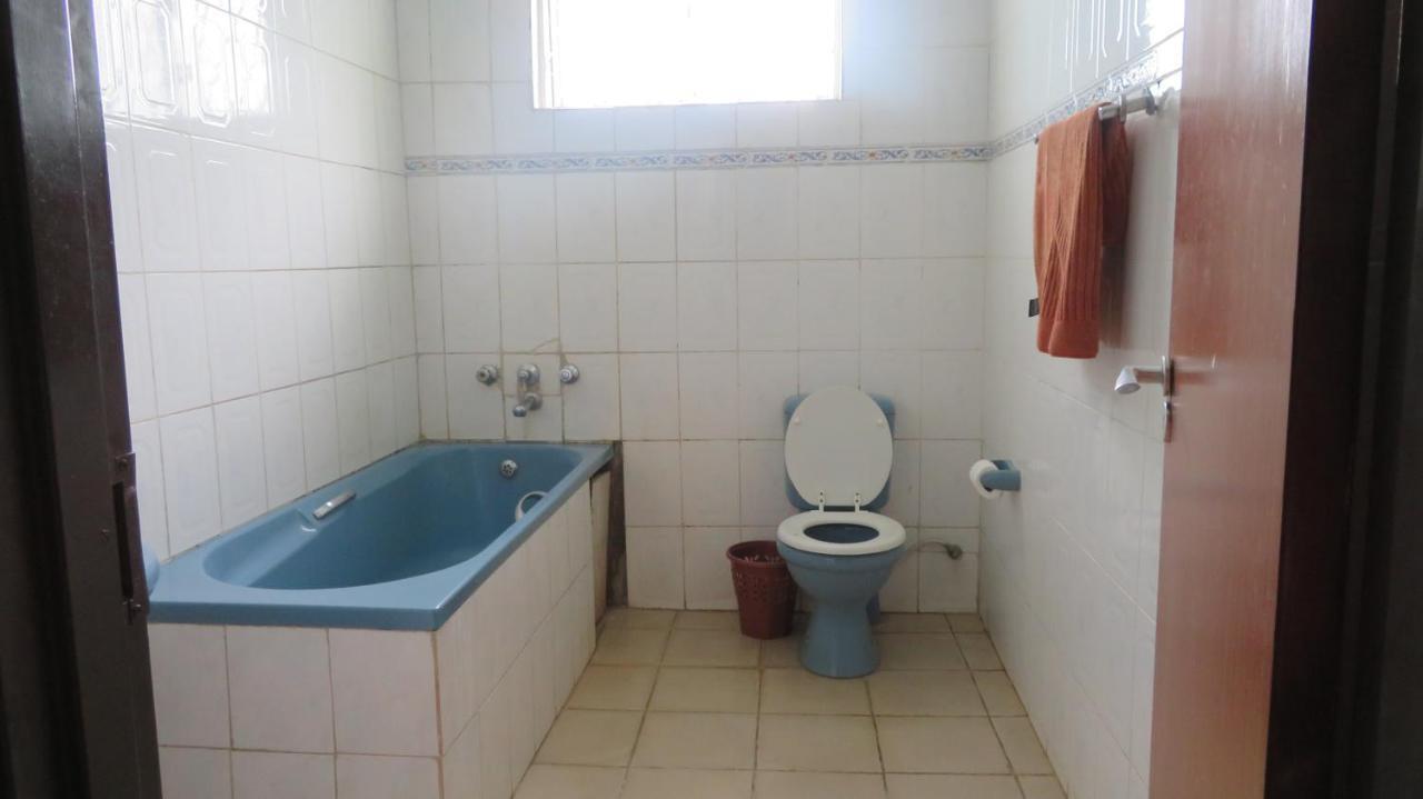 Global Village Hotel Pakwach Екстер'єр фото