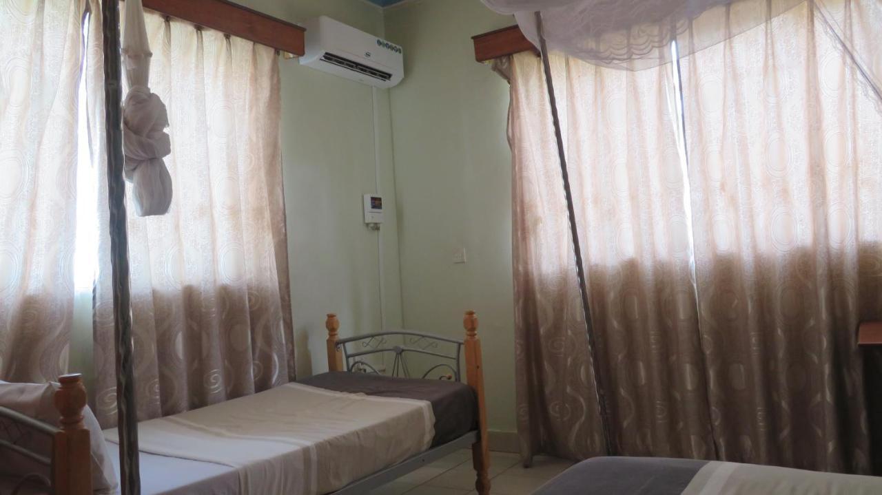 Global Village Hotel Pakwach Екстер'єр фото