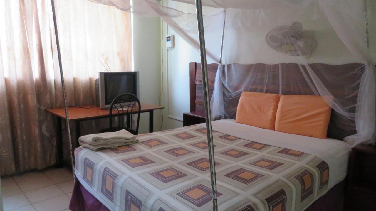 Global Village Hotel Pakwach Екстер'єр фото