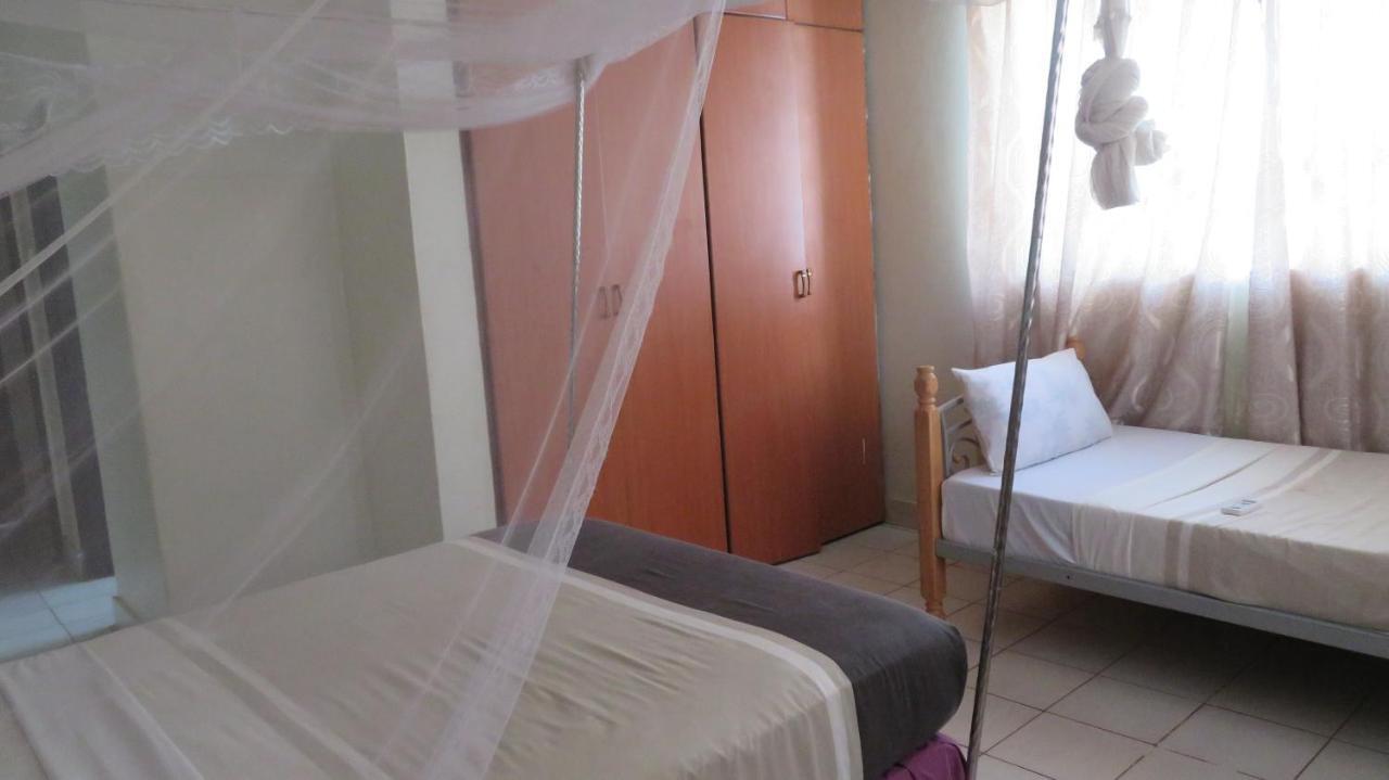 Global Village Hotel Pakwach Екстер'єр фото