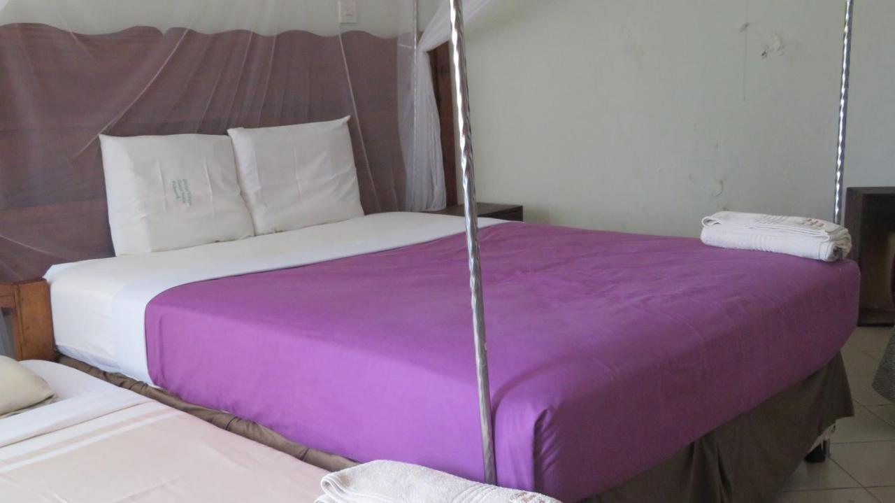 Global Village Hotel Pakwach Екстер'єр фото